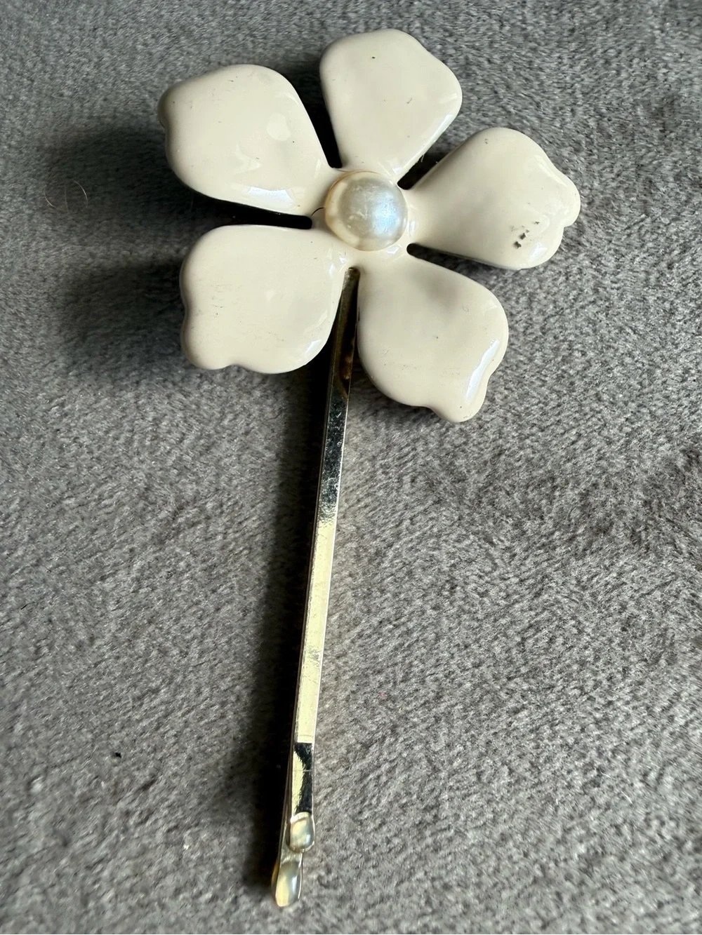Cream Flower Bobby Pin Hair Clip with Pearl Center